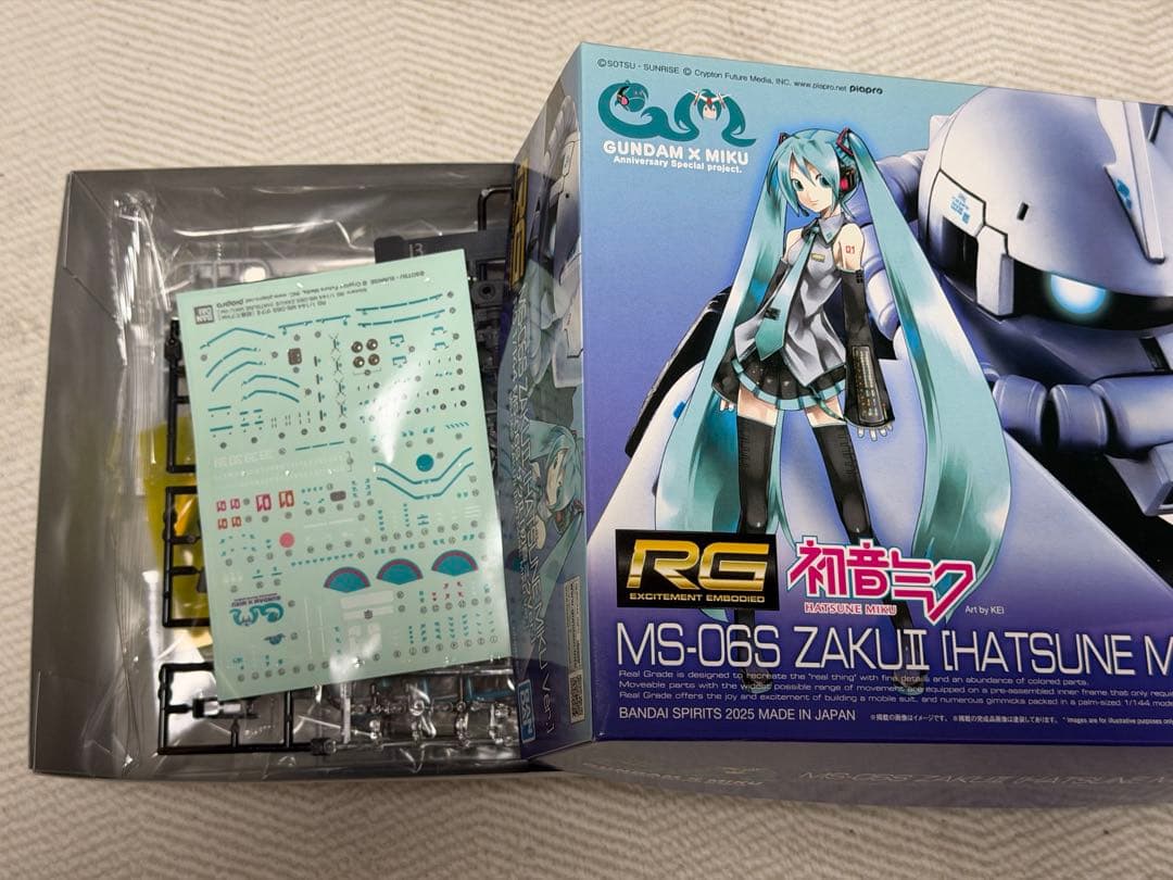 ガンプラRG 1/144 MS-06S ザクII 初音ミクVer.