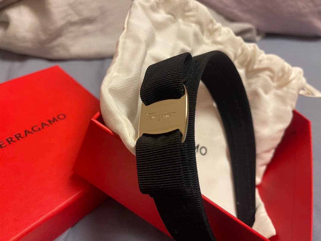 【新品・正規品】フェラガモ Ferragamo ヘアバンド ブラック 箱付き