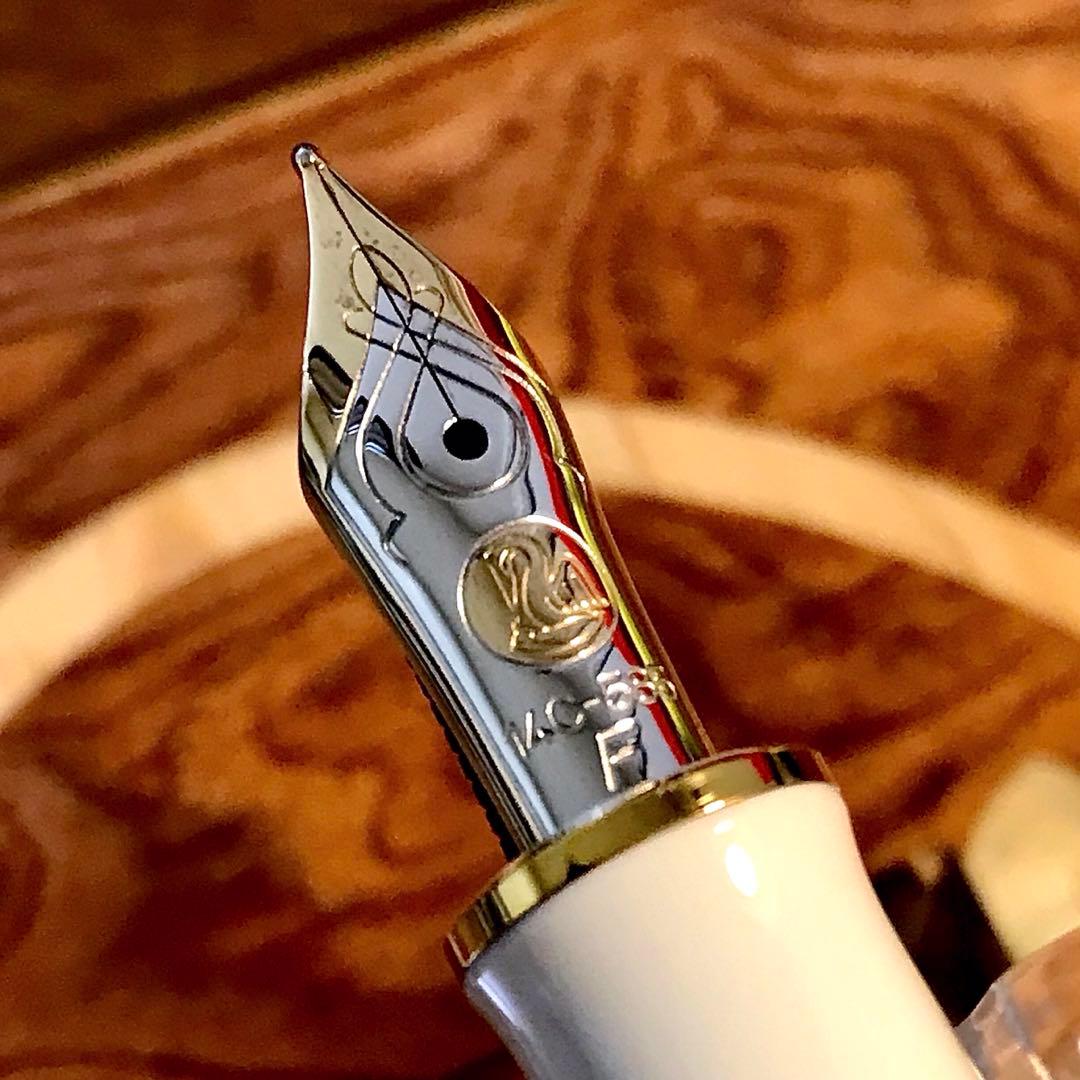 ☆ほぼ新品☆素晴らしいペリカン万年筆M400（Ｆ)ホワイトトータス