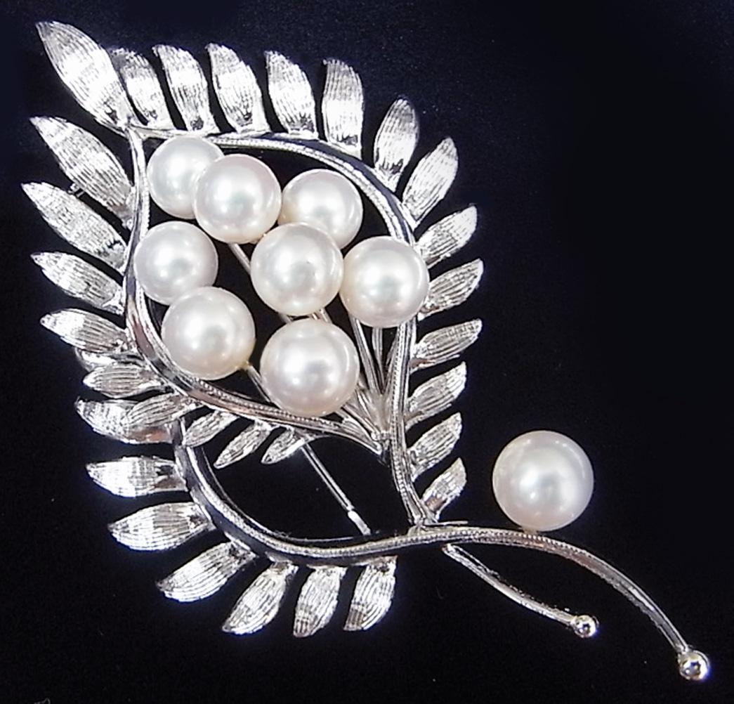☆925シルバー(銀製) 本真珠4粒（アコヤ真珠)真珠ブローチ・新品