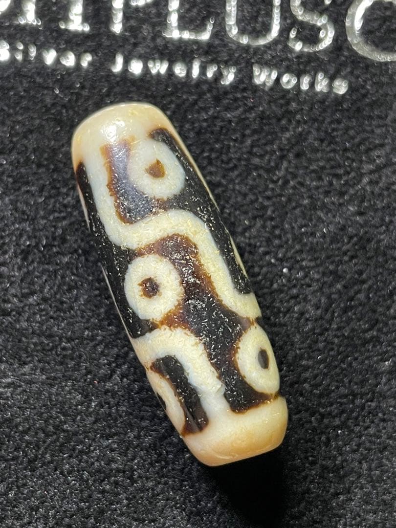 本物老天珠チベットジービーズ 「仏様の目、口」三眼天珠 dzi