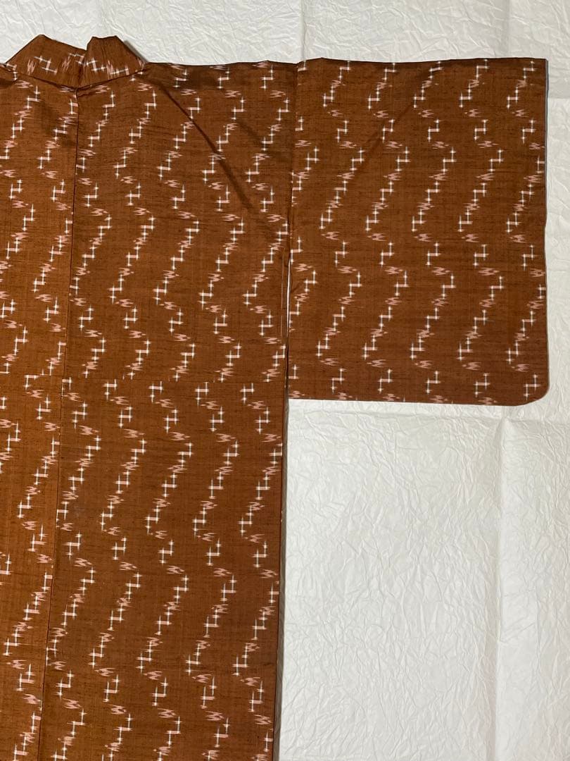 琉球絣 袷 紬 絹 着物 小紋 茶色 正絹 - メルカリ