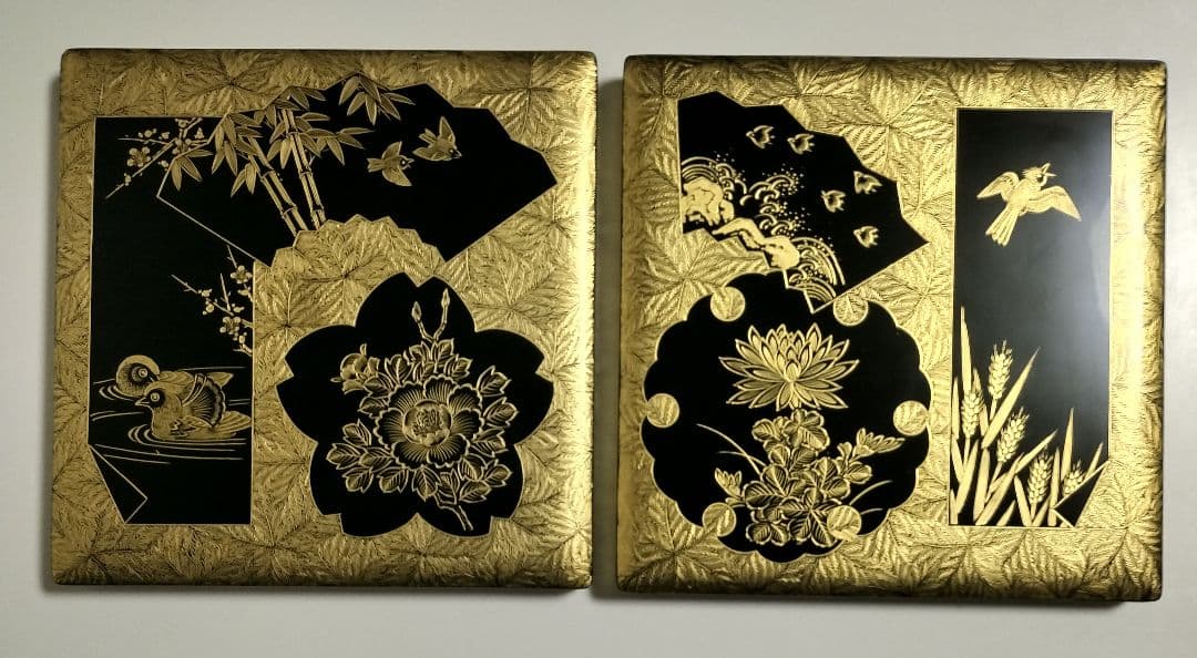 輪島塗　地紙沈金彫詰　台付き五段重　作家もの