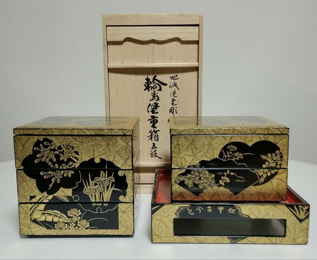 輪島塗　地紙沈金彫詰　台付き五段重　作家もの