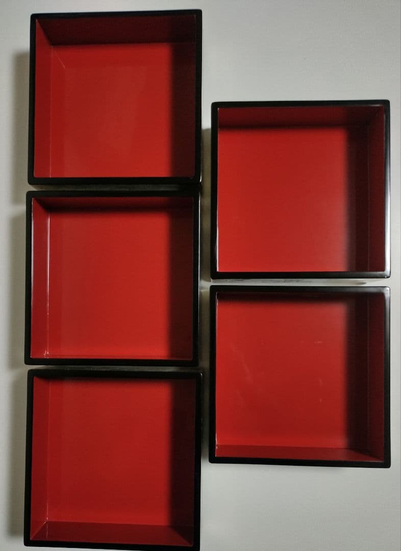 輪島塗　地紙沈金彫詰　台付き五段重　作家もの