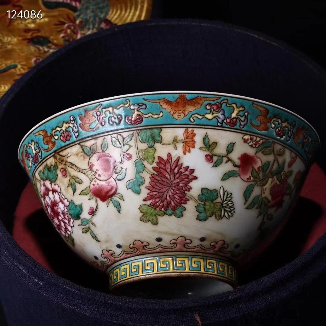 中国古美術・珍品旧蔵・純手描き·粉彩磁器ボウル·箱付・置物・食器・観賞瓶・文房具