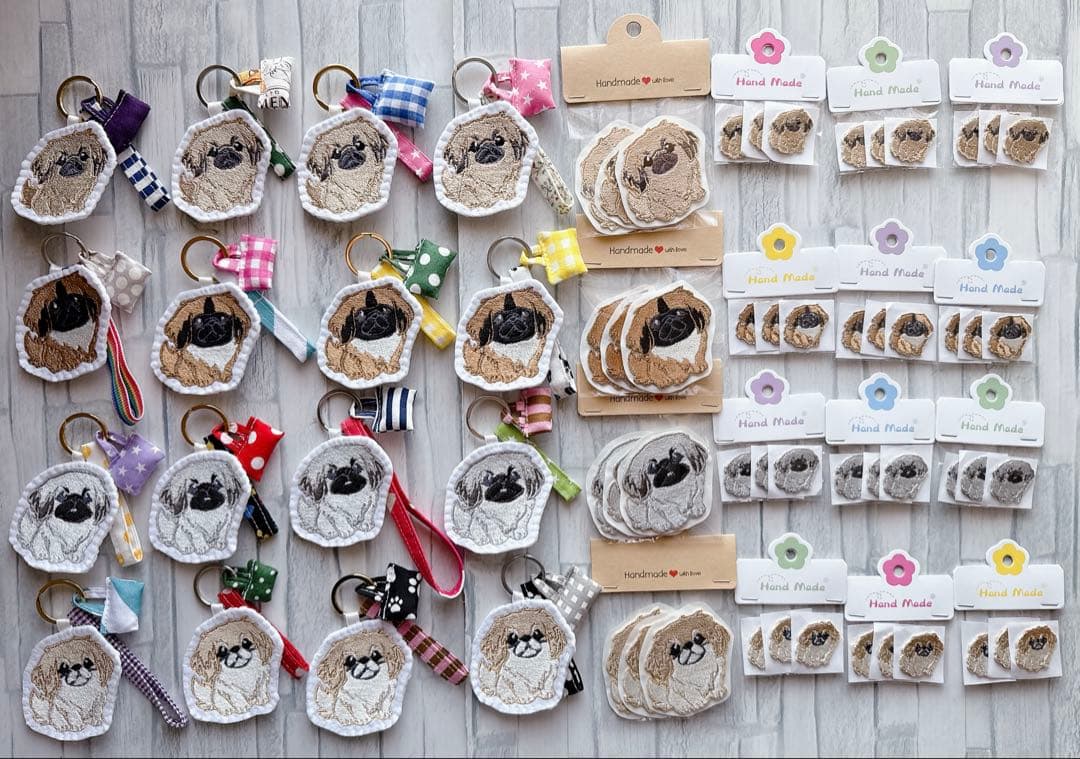 専用　ハンドメイド　刺繍　ペキニーズ　ストラップ　ミニバッグキーホルダー付き　犬