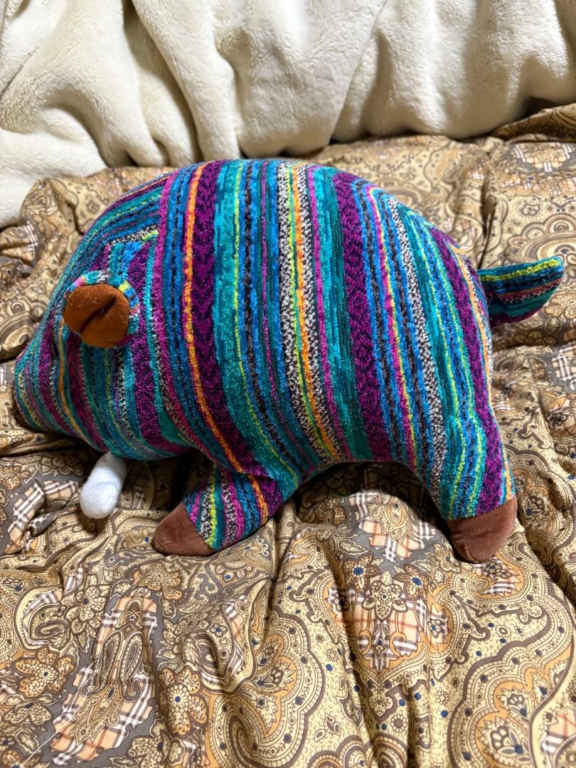 カラカラのイノシシ型ぬいぐるみ