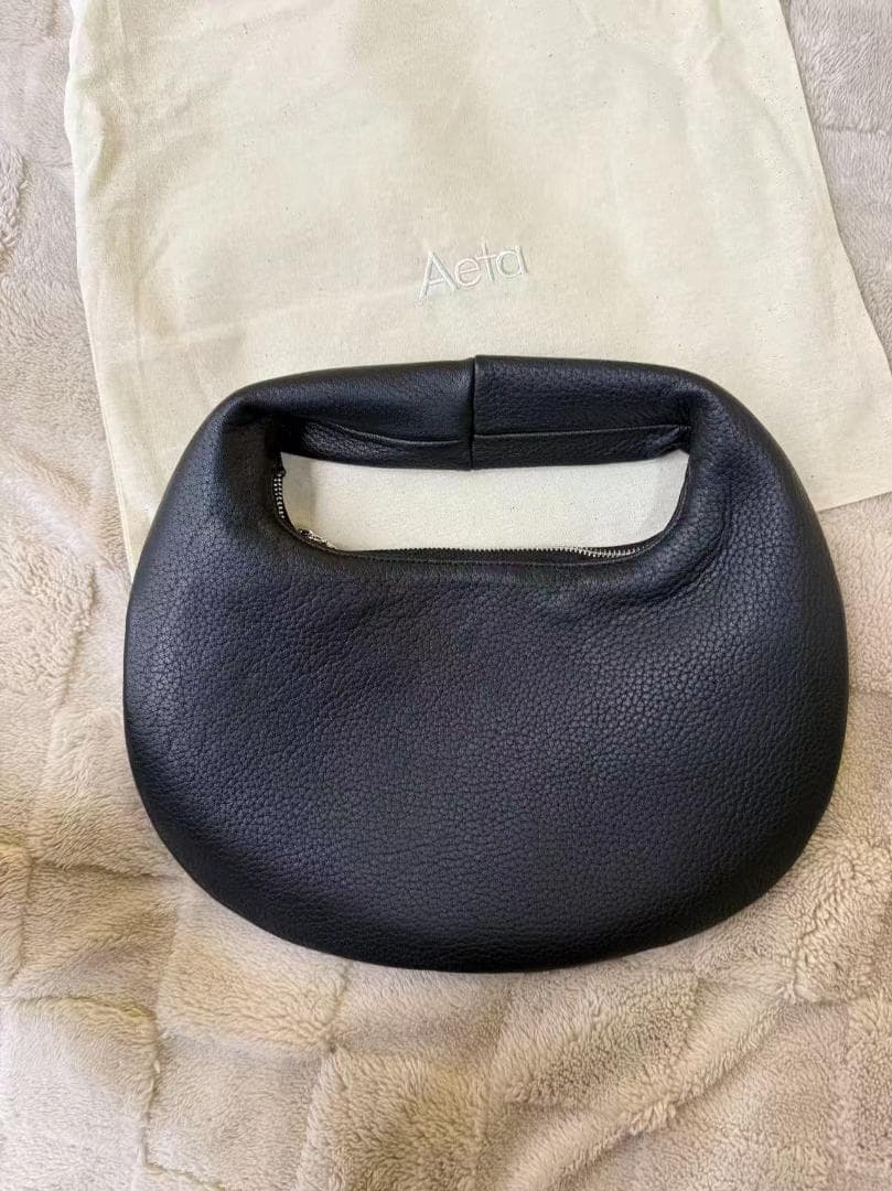 Aeta ブラックレザー ミニハンドバッグ サイズM