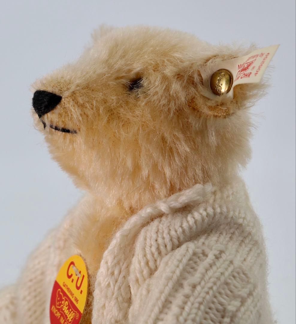 Steiff C.U. gathering bear with flag1995