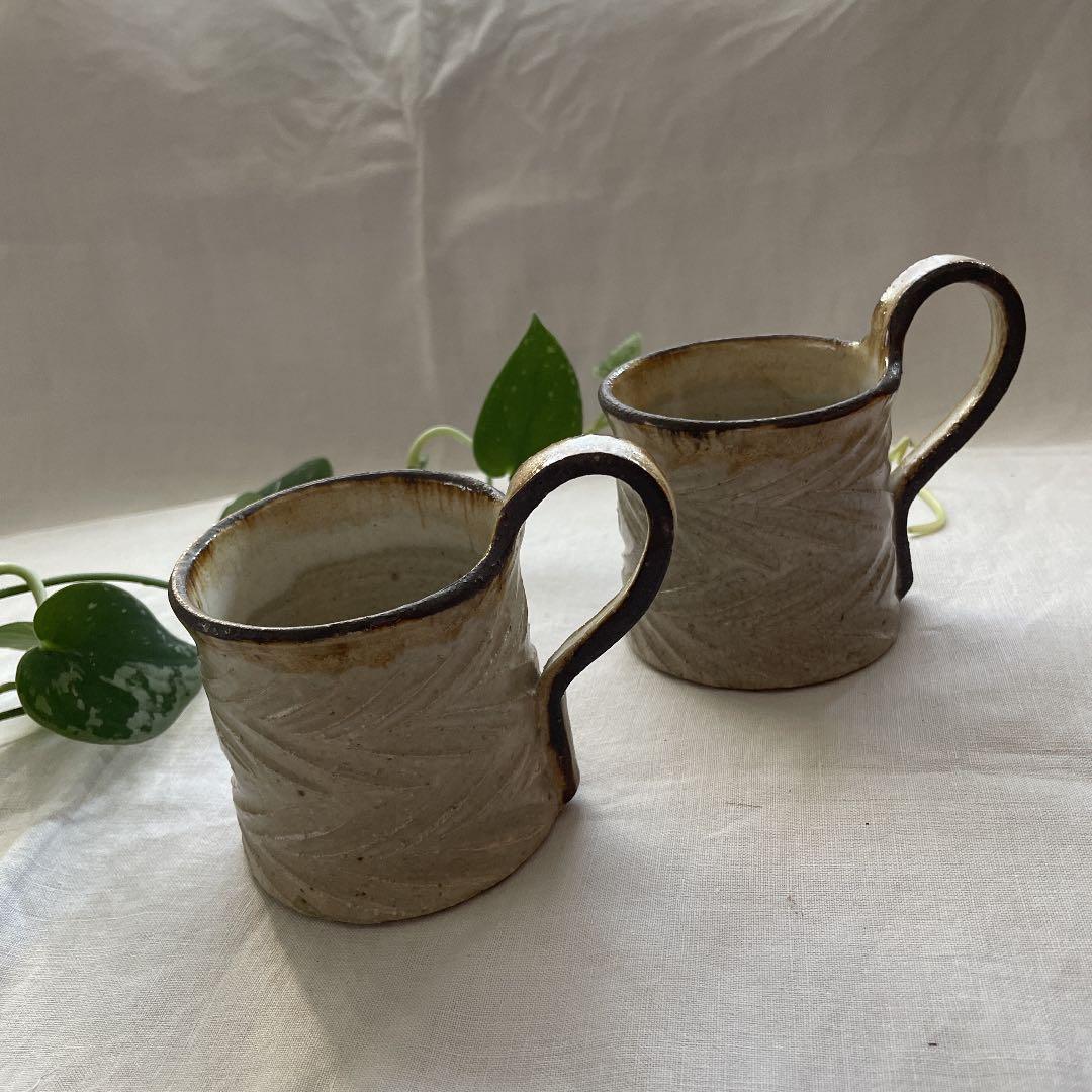 信楽焼青緑とクリーム色の陶器マグカップ藤原純 藤原純さんのマグカップ