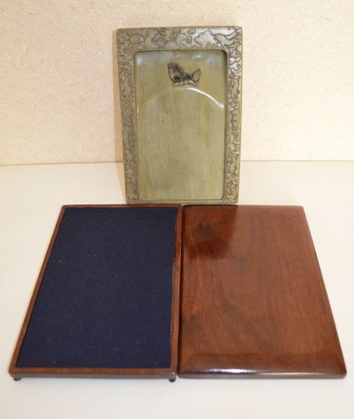 緑端渓龍紋荷葉硯』 花梨天地蓋 大型約9寸約4㎏