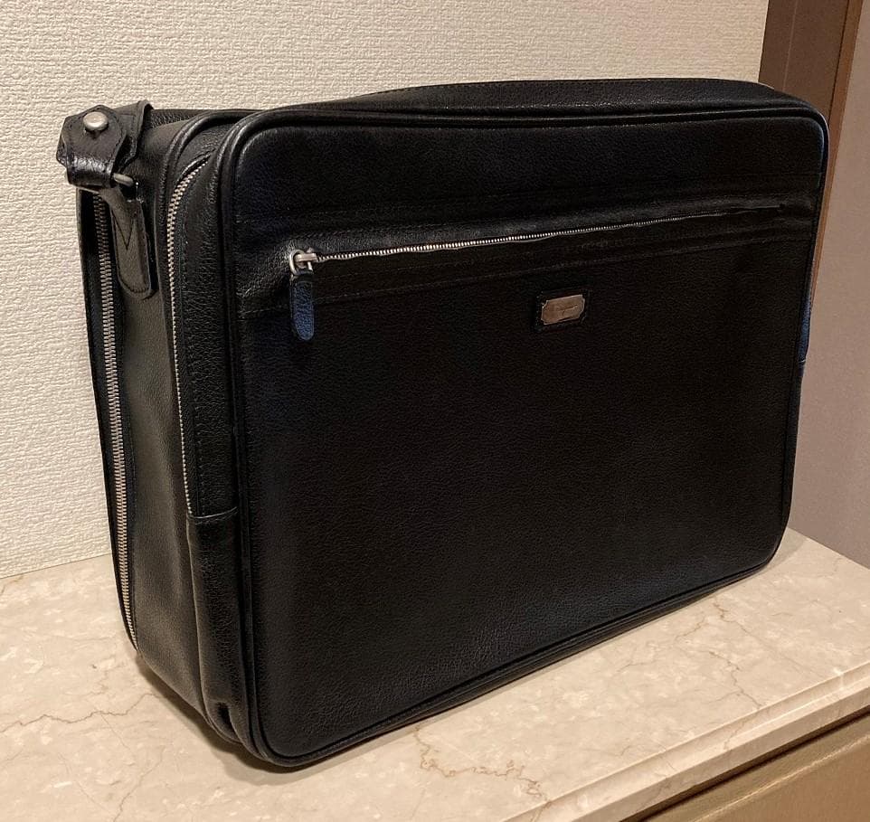 プラハFeragamoフェラガモ(本革)トラベルバッグ 黒