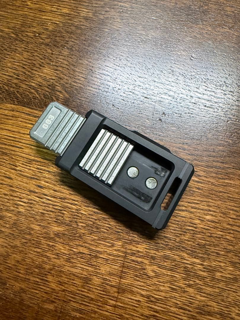 BIG WHITE EDC フィジェット RAMPART