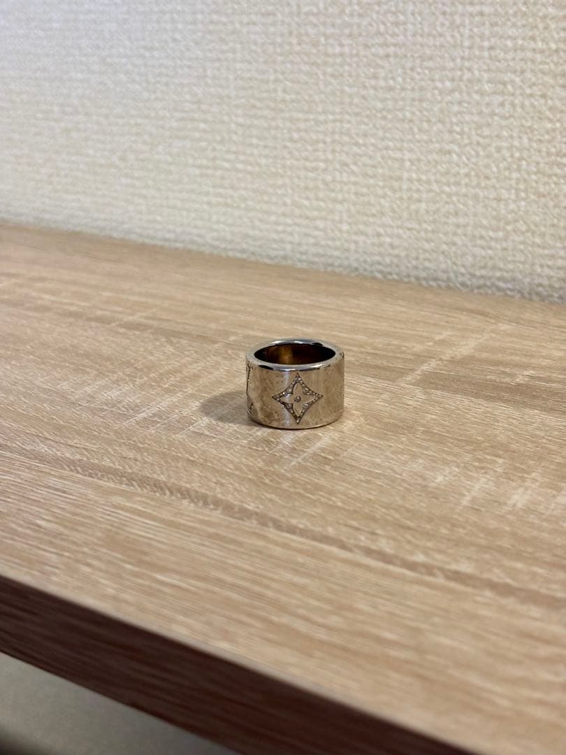 Louis Vuitton ロゴリング