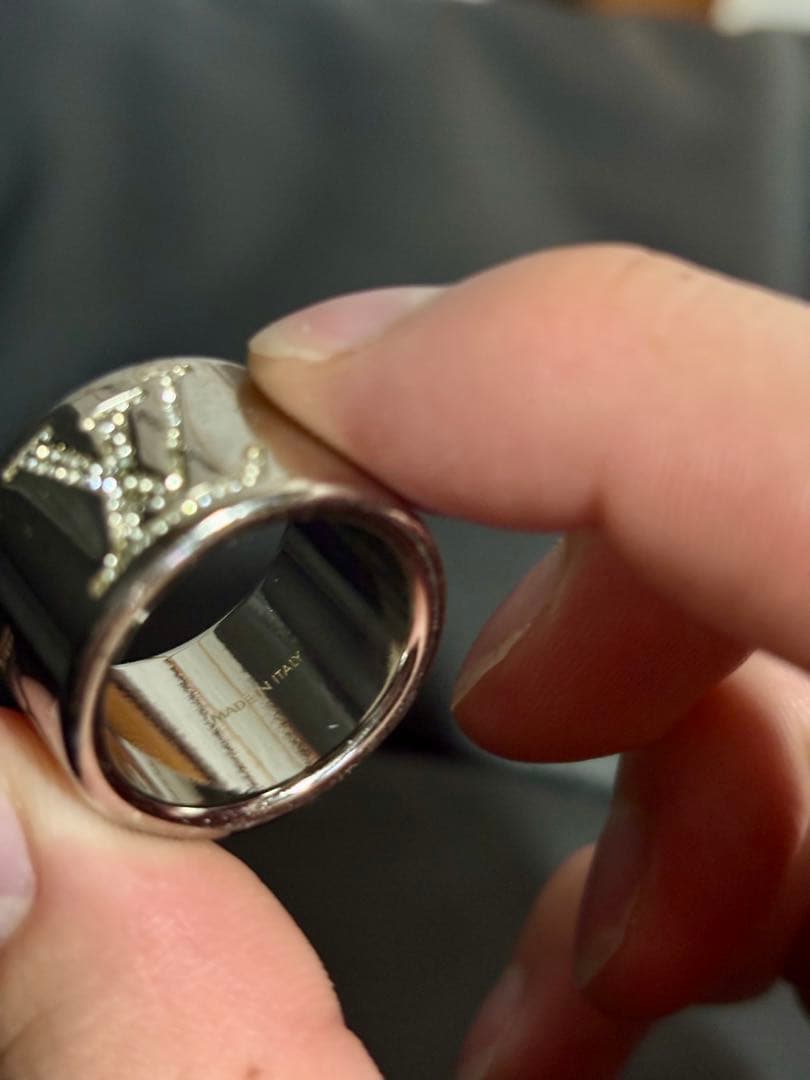 Louis Vuitton ロゴリング