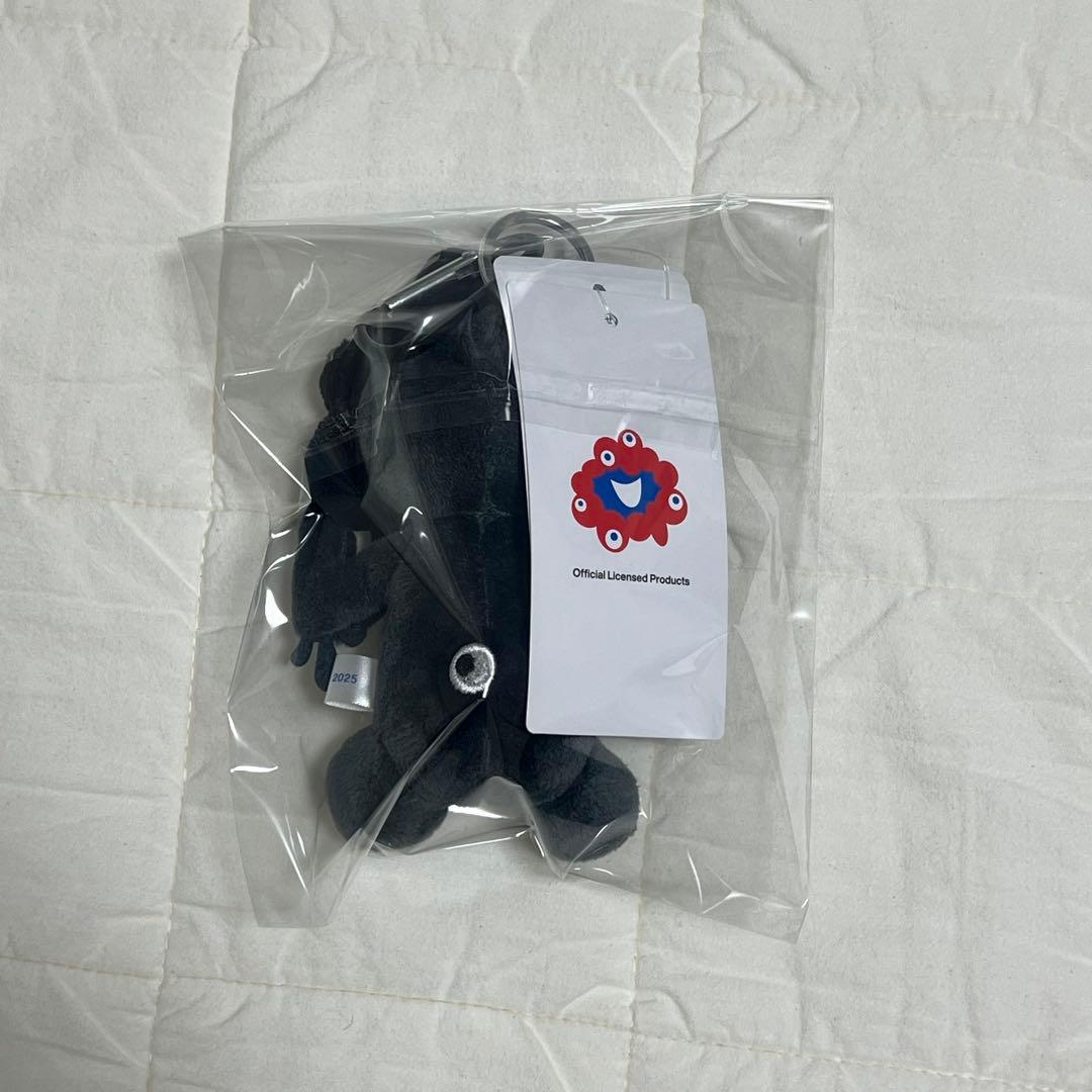 黒ミャクミャク　カラビナ　座り