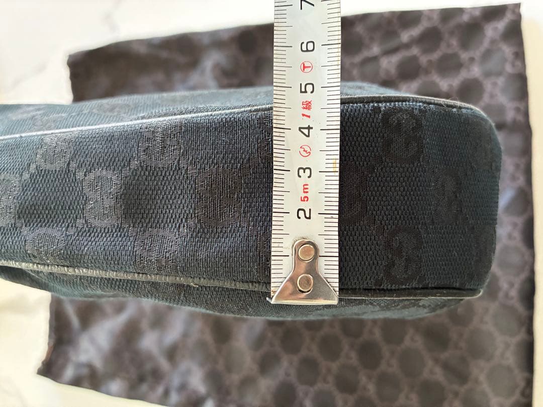 グッチ ハーフムーン ショルダーバッグ ロゴプレート GGキャンバス 黒