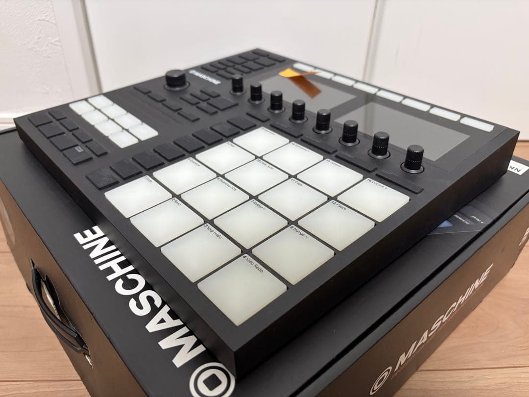 ①Native Instruments MASCHINE Mk3 ライセンス有
