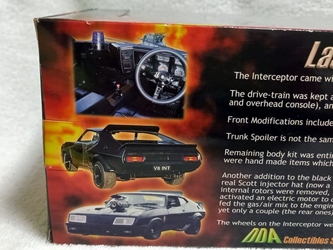 マッドマックス V8 インターセプター1/24ミニカー
