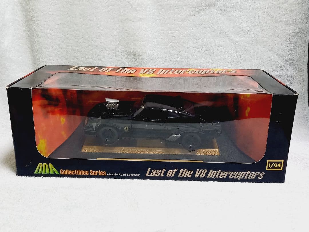 マッドマックス V8 インターセプター1/24ミニカー