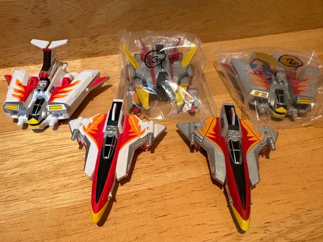 ガンフェニックストライカー　ガンウインガー　ガンローダー　ガンブースター　食玩