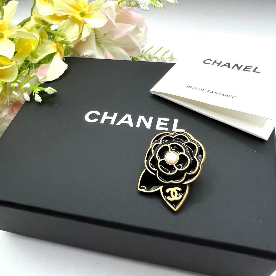 未使用に近い】シャネル ピンブローチ カメリア パールモチーフ 02A