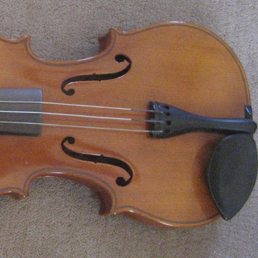 久々の大サービス　スズキバイオリン1/8 美品です　お店や玄関のアクセントにも