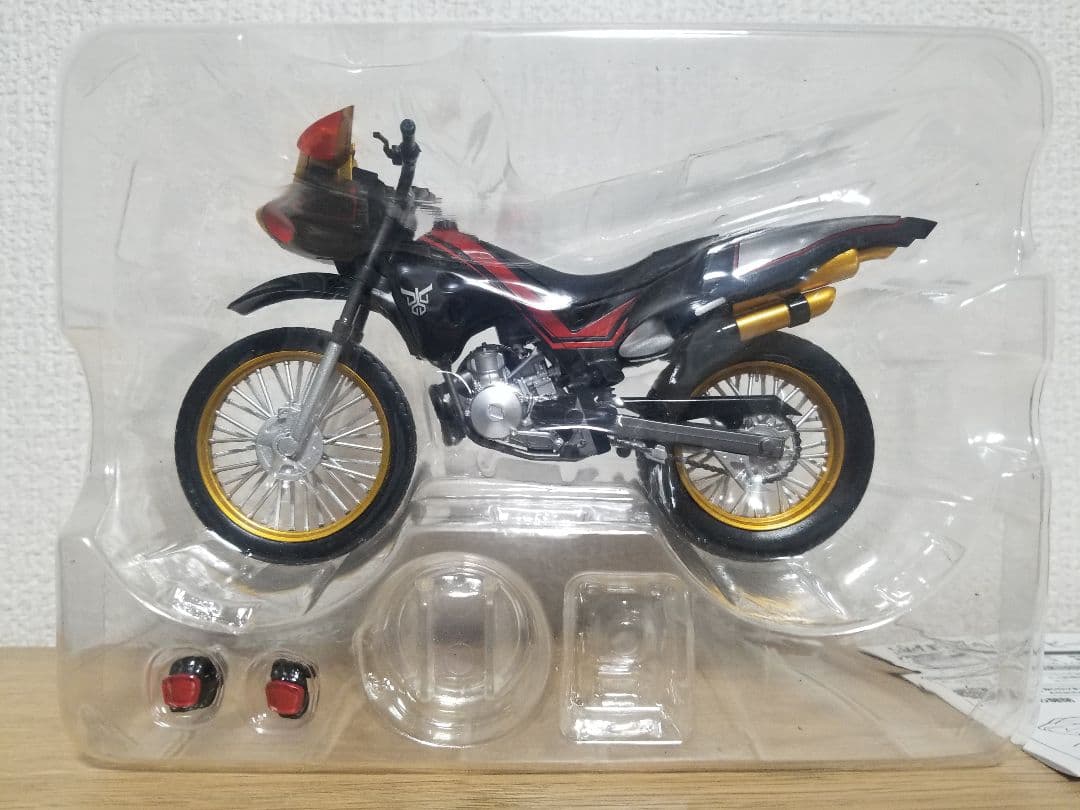 真骨彫 仮面ライダークウガ 7体&トライチェイサー＆ビートチェイサー