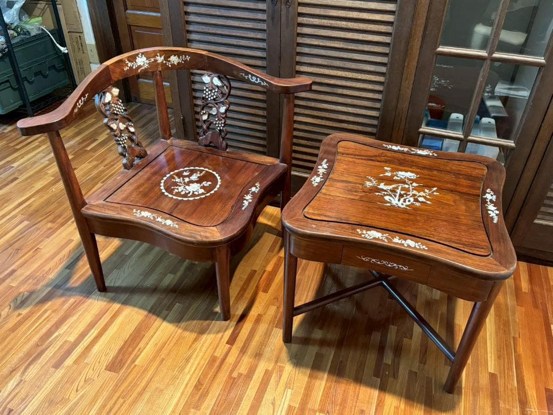 高級家具　螺細細工　花梨　中国美術　サイドテーブル　椅子　唐木　家具　木製 高級家具 螺鈿細工 花梨 中国美術 サイドテーブル 椅子2客 唐木 家具 木製