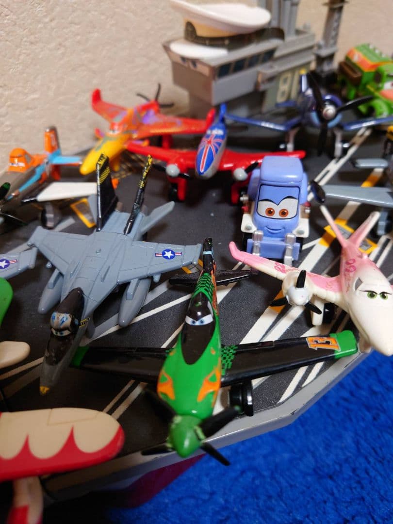 プレーンズトミカ 16体　航空母艦　セット