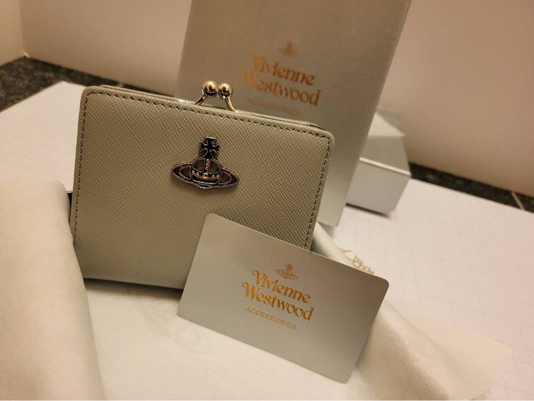 ショッパー付☆新品】ヴィヴィアン・ウエストウッド 二つ折り財布