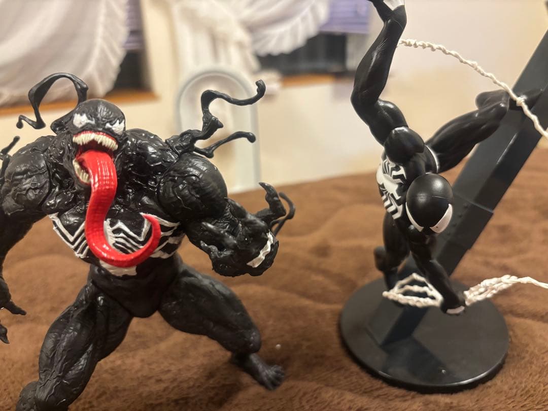 世界5000個限定 スパイダーマン ヴェノム フィギュア マーベル marvel