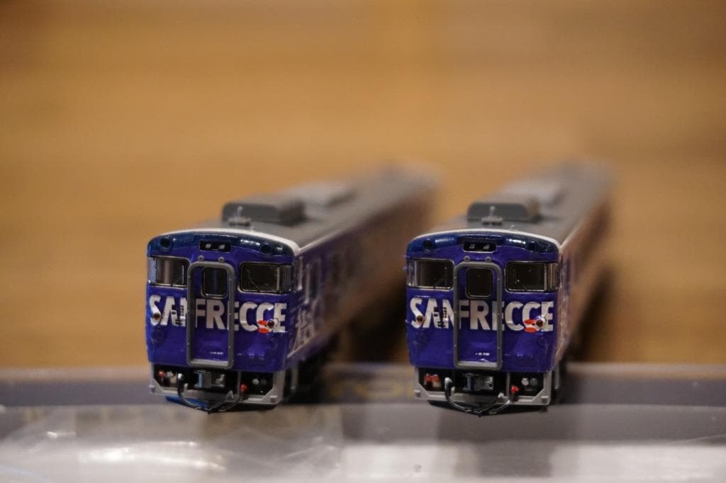 キハ40-2081 2132 サンフレッチェ 応援ラッピング仕様 M車+T車 - メルカリ