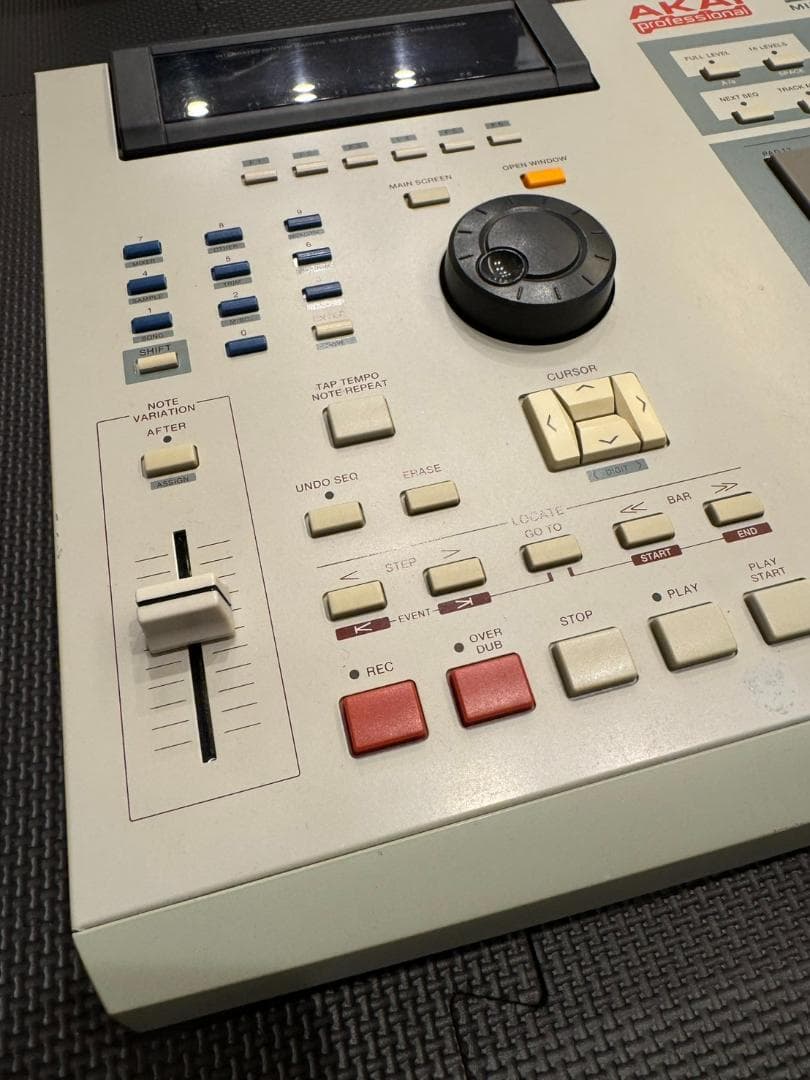 AKAI（アカイ） MPC 2000XL CF