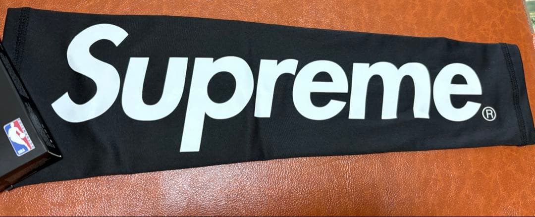 Supreme NIKE ロゴ　アームカバー 【片方】ブラック