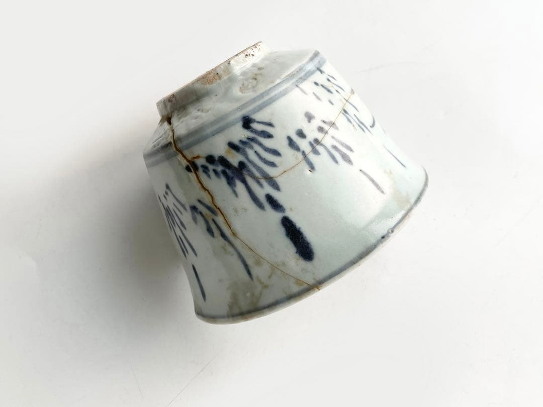 骨董　初期伊万里　陶片　染付土筆文碗　残欠　多々良の元窯出土　所載現品 骨董 初期伊万里 陶片 染付土筆文碗 残欠 多々良の元窯出土