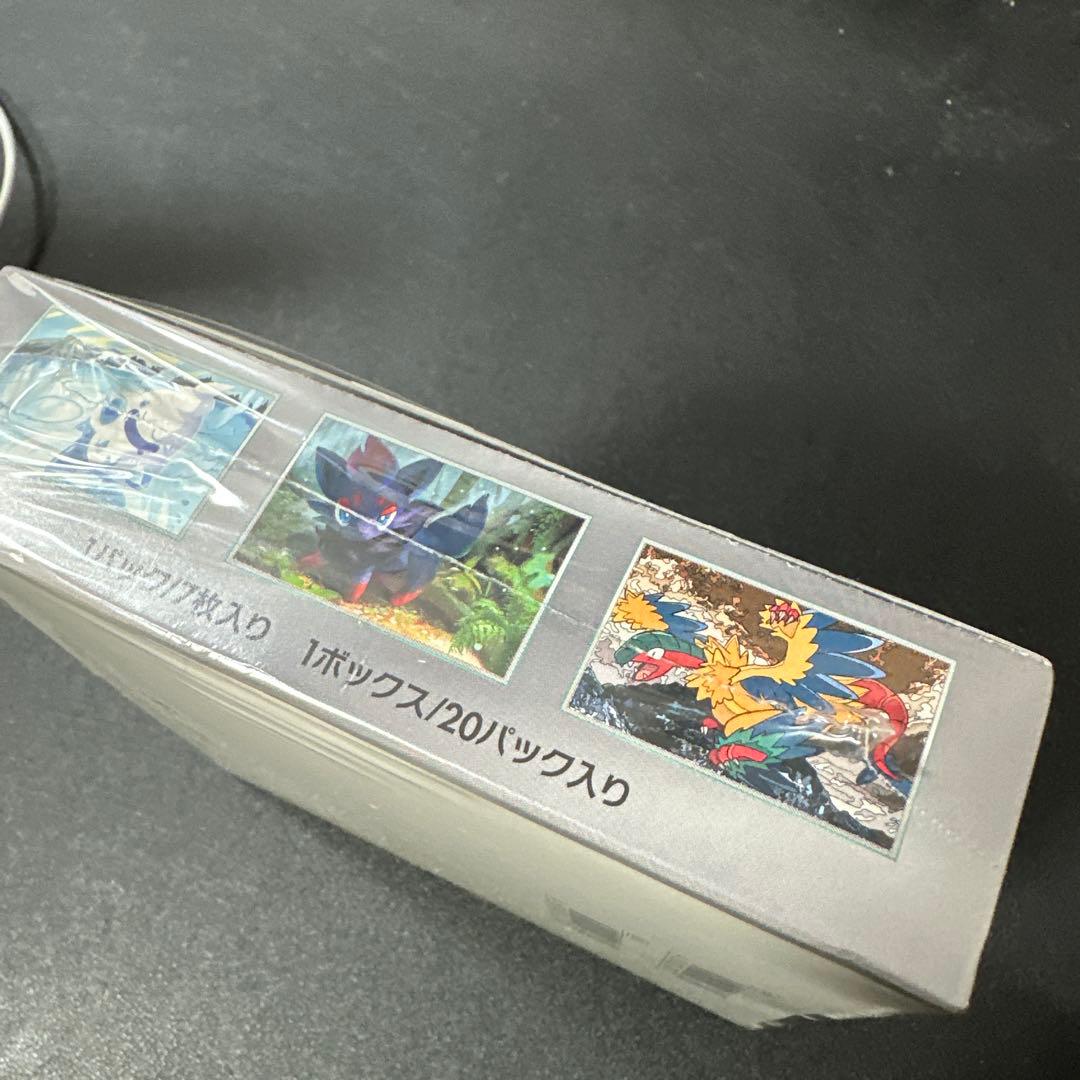 ポケモンカード　ホワイトフレア ボックスシュリンク付き　凹みあり