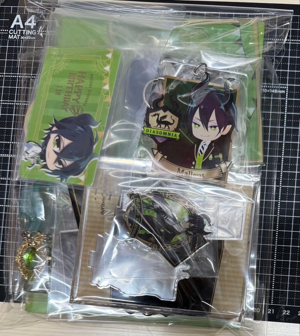 マレウスまとめ売り 誕生日グッズ 缶バッジ アクスタ ツイステ