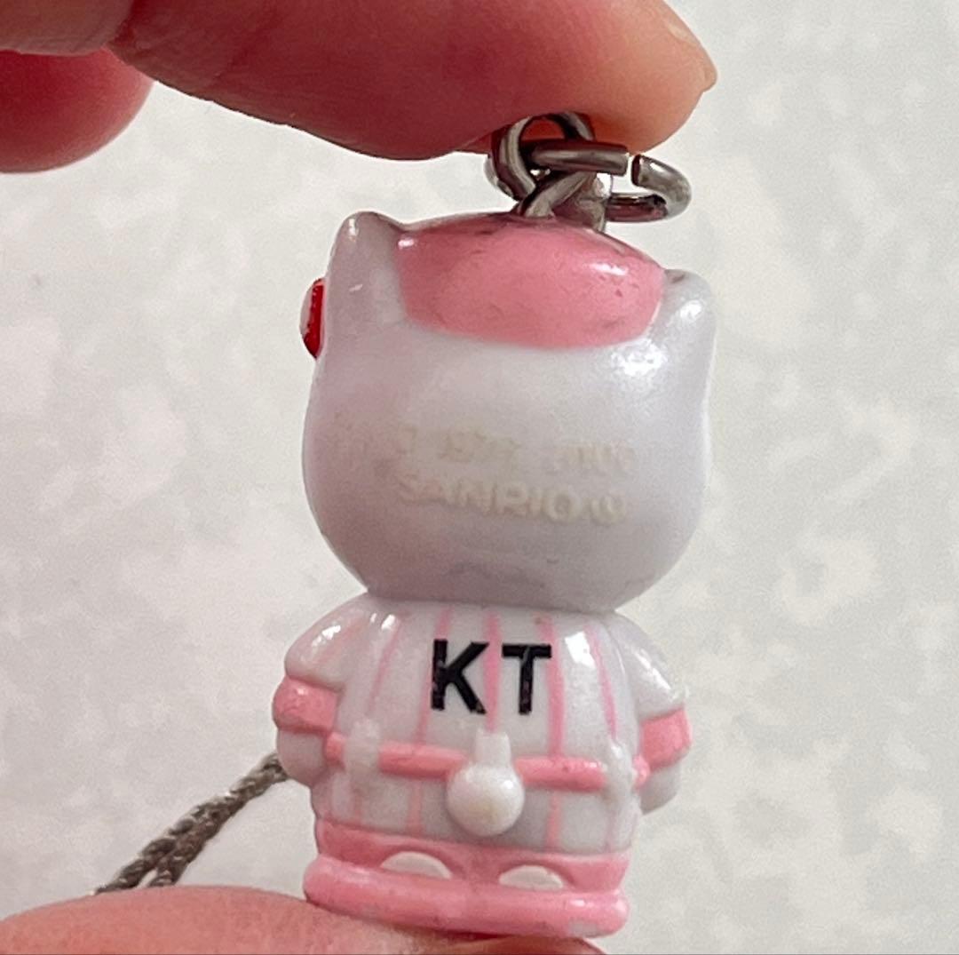 阪神タイガース ハローキティ ストラップ - メルカリ