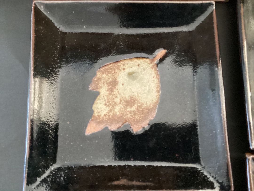 唐津焼 十三代中里太郎右衛門 木葉文 銘々皿揃 共箱 栞あり - メルカリ