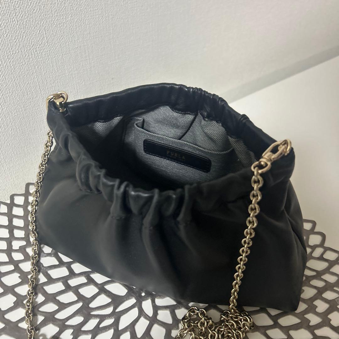 FURLA ブラック ショルダーチェーンバッグ