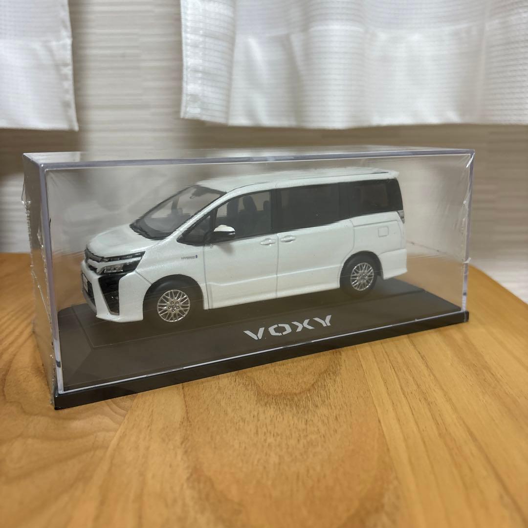 未開封品】ヴォクシー80系 カラーサンプルミニカー - メルカリ