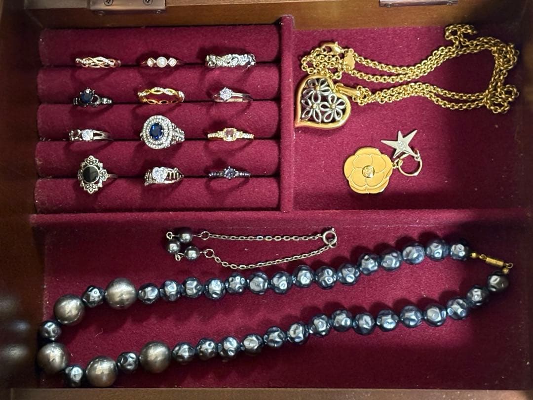 ク*ト様 遺品整理品やその他多様なデザインのアクセサリーセット