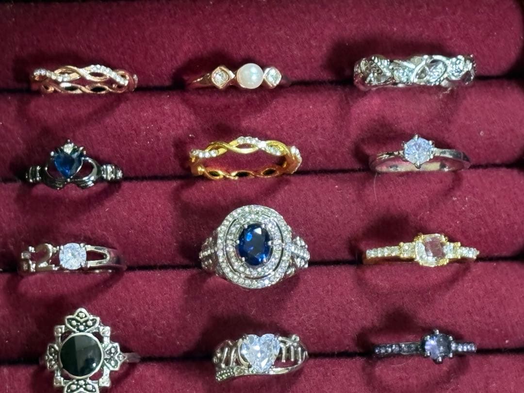 ク*ト様 遺品整理品やその他多様なデザインのアクセサリーセット