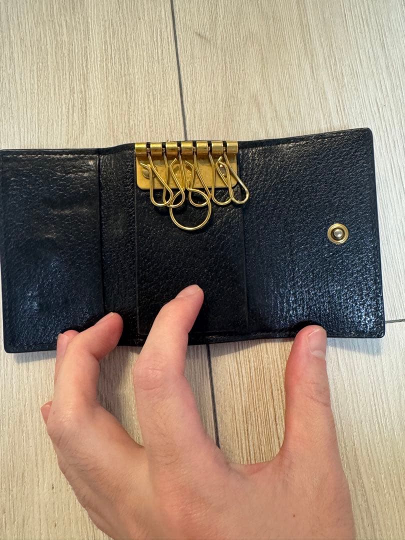 GUCCI キーケース 蜂 ビー ブラック レザー ゴールド金具 6連キーケース