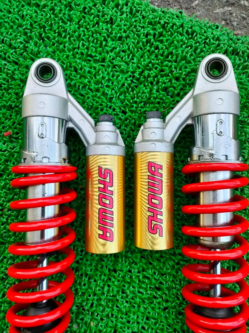 CB1300SF リアサスペンション 左右 SHOWA 純正 SC40 品薄