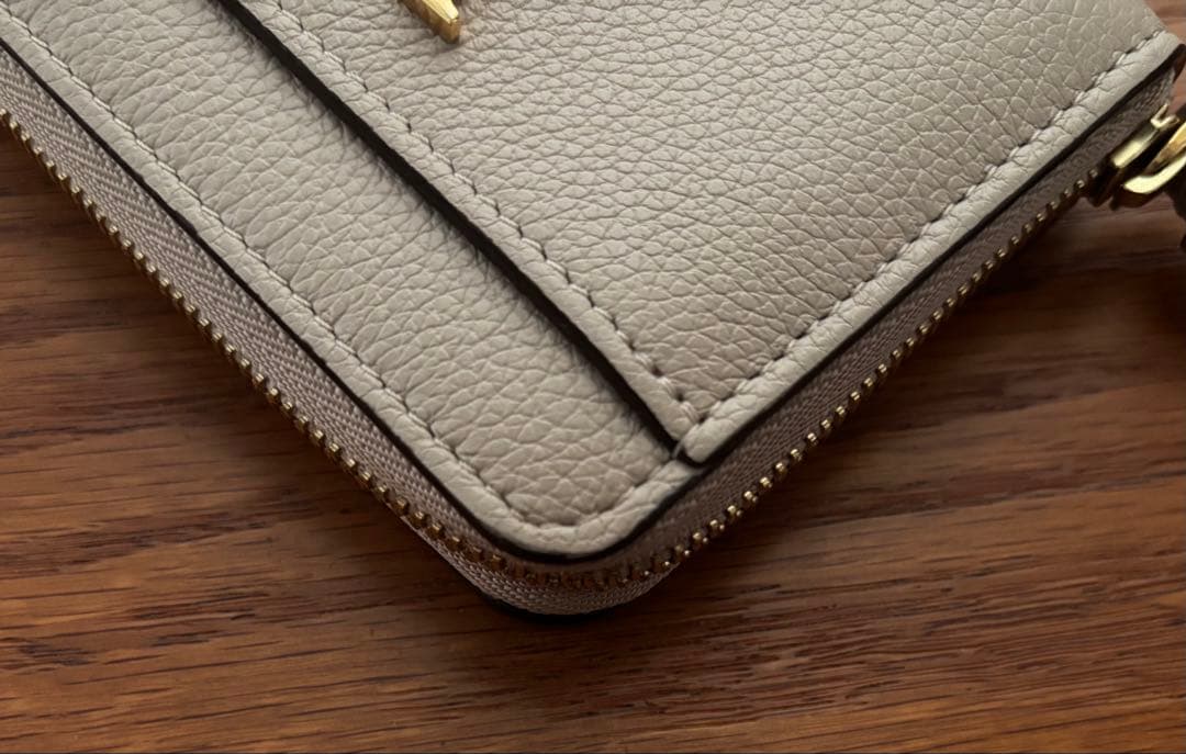 ルイヴィトン ジッピーパース ロックミー ベージュ