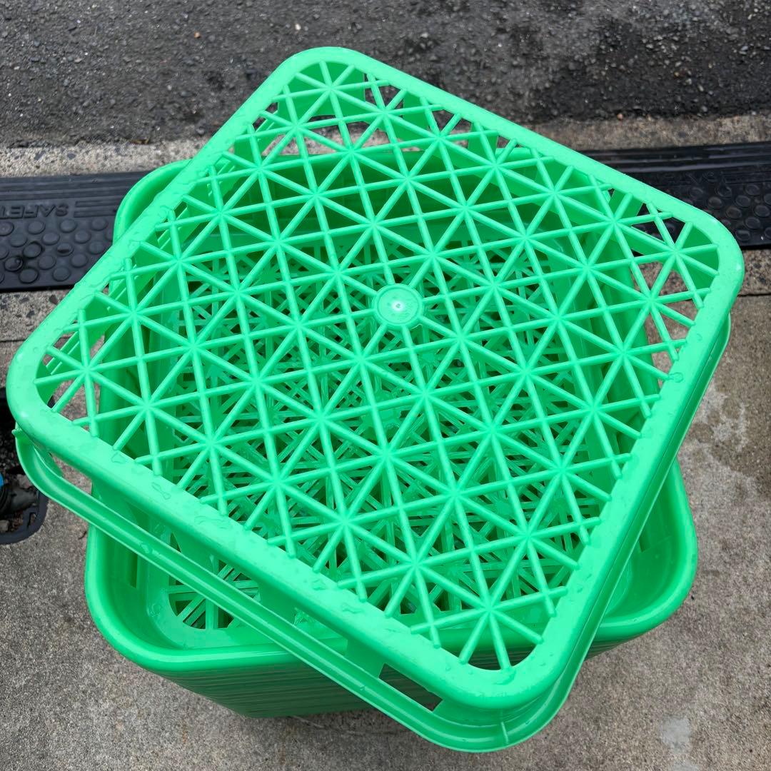 中古菌糸コンテナL】 ブローや菌床ボトルの整理に最適 積み重ねでスペース