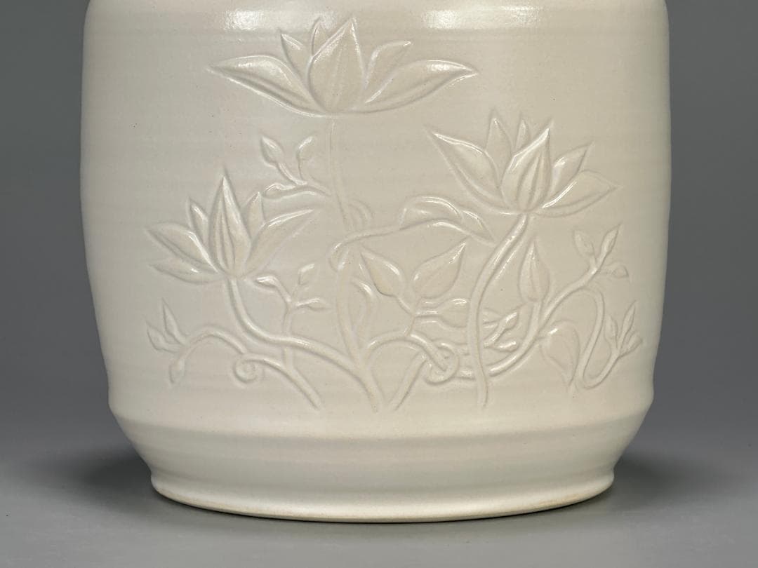 日本美術　茶道具　白磁　蓮花文　水指　在銘　治子